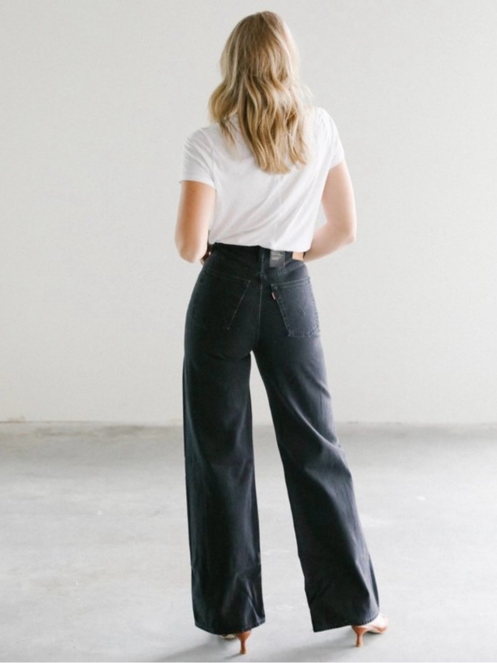 Levi's High-Rise Wide Leg Jeans - Charcoal Black - Picture 2 of 10